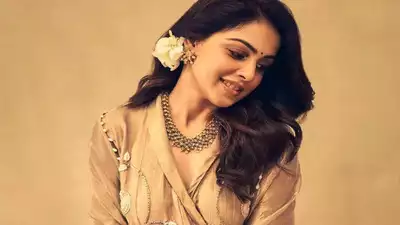 (Genelia )